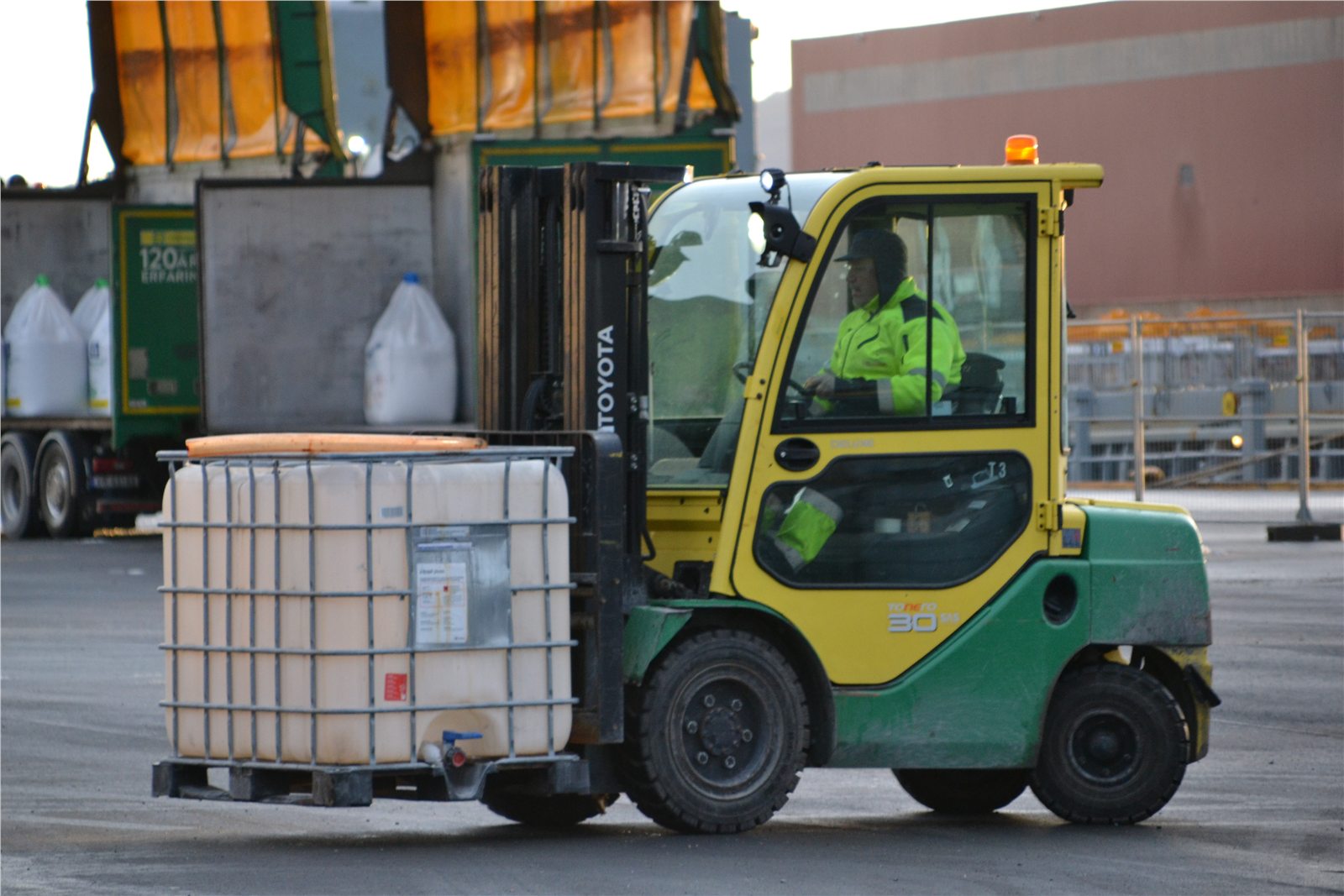 Why a 3-tonne forklift may not lift your 3-tonne load