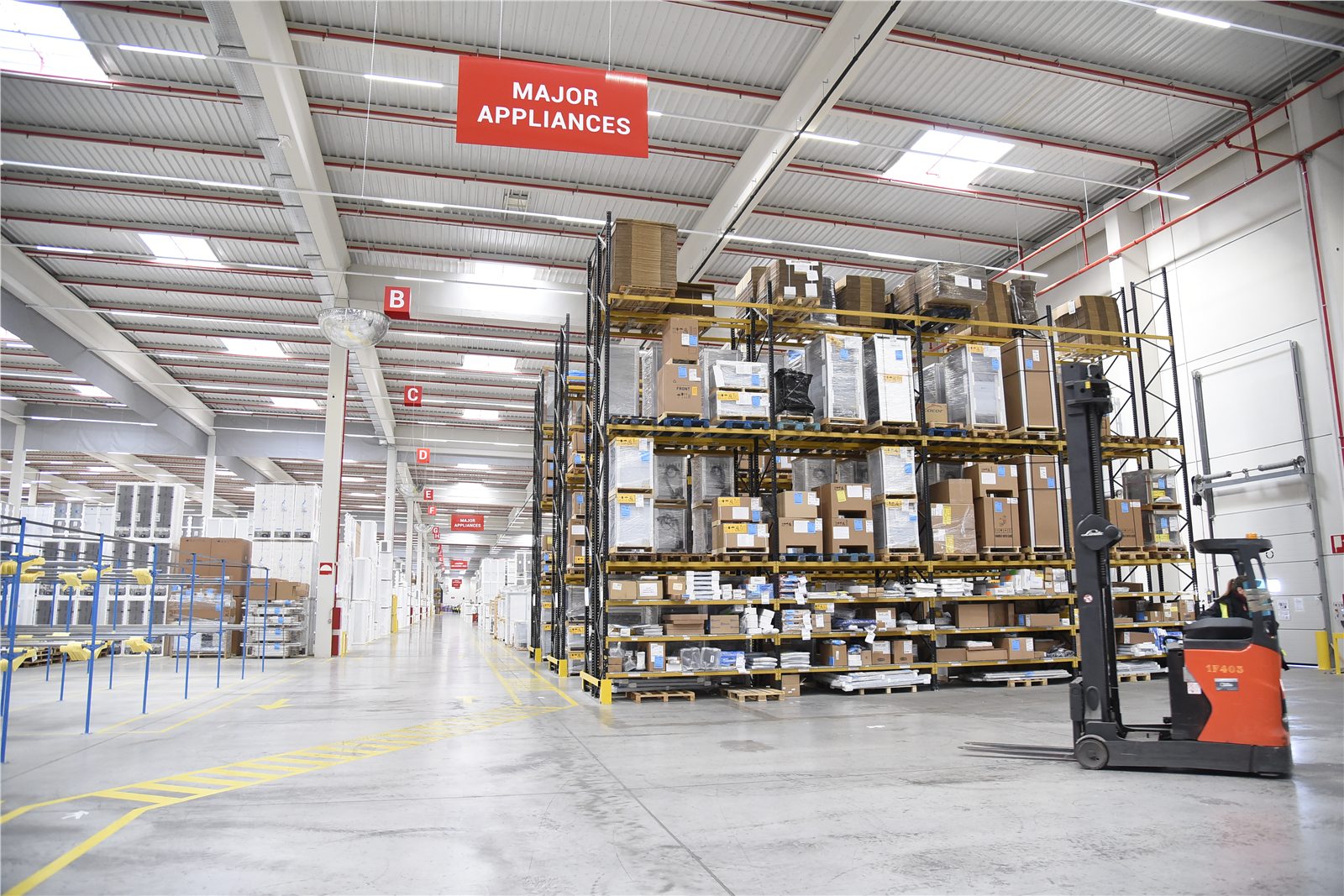 Reach truck, forklift or pallet truck: choose for the complete route